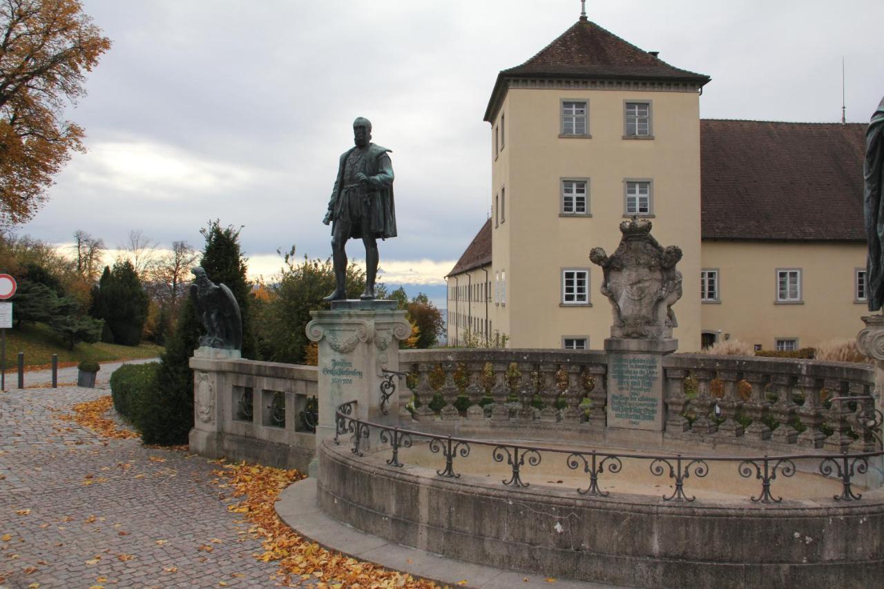 Ferienwohnung Am Schloss Heiligenborn Екстериор снимка