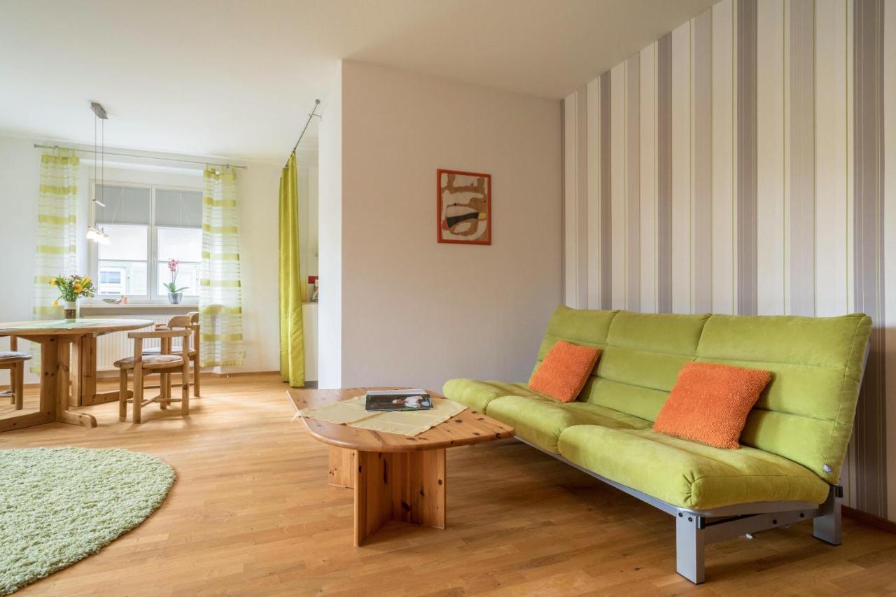 Ferienwohnung Am Schloss Heiligenborn Екстериор снимка