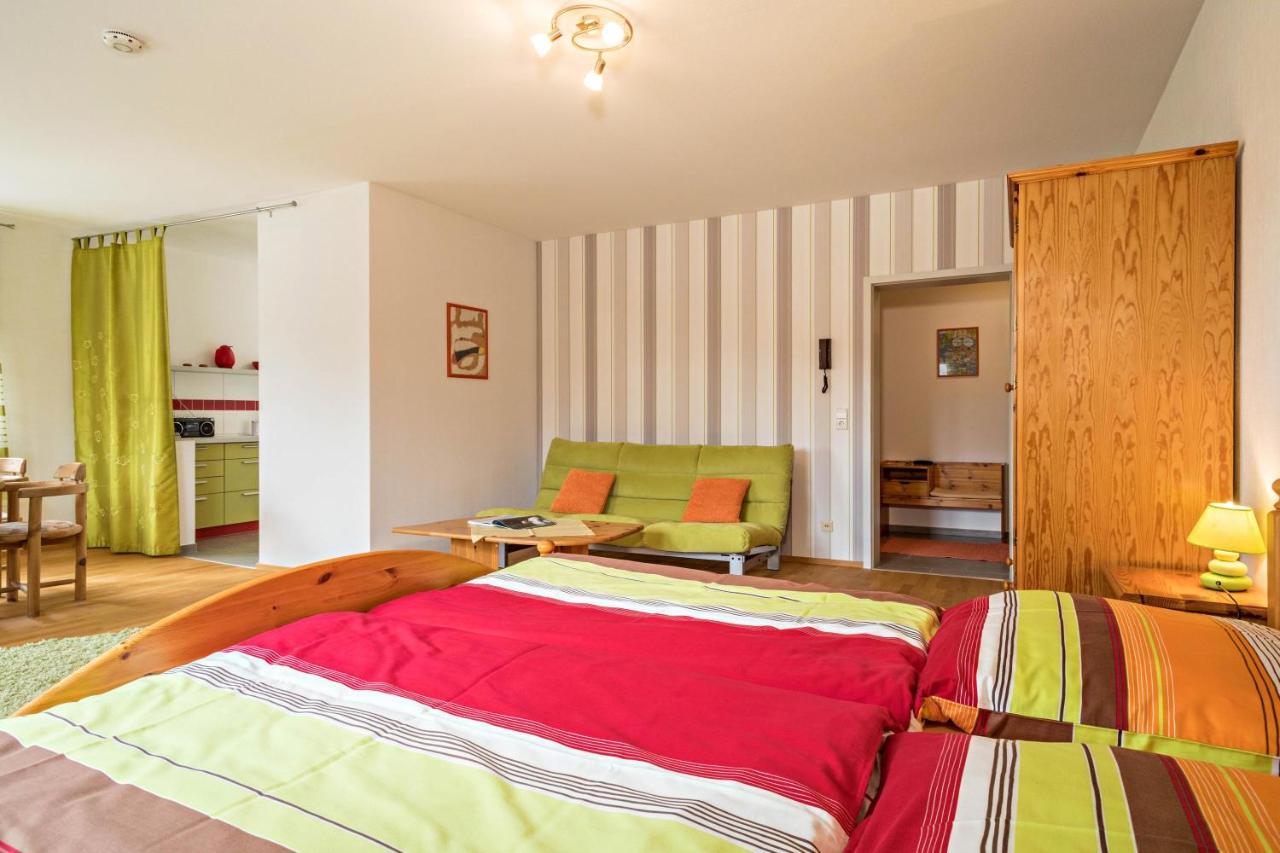 Ferienwohnung Am Schloss Heiligenborn Екстериор снимка