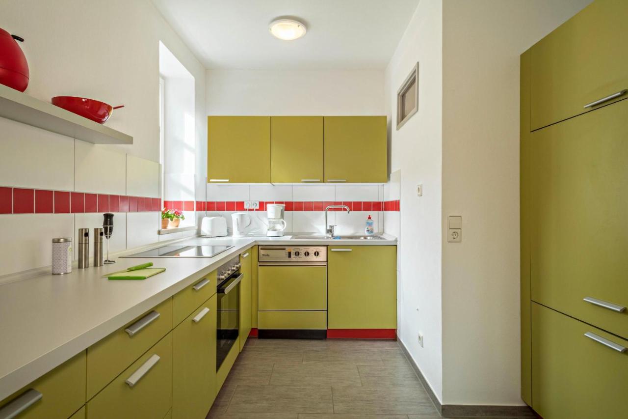 Ferienwohnung Am Schloss Heiligenborn Екстериор снимка