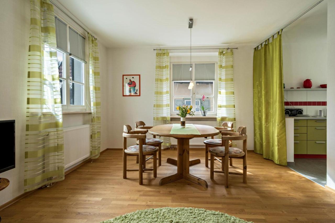 Ferienwohnung Am Schloss Heiligenborn Екстериор снимка