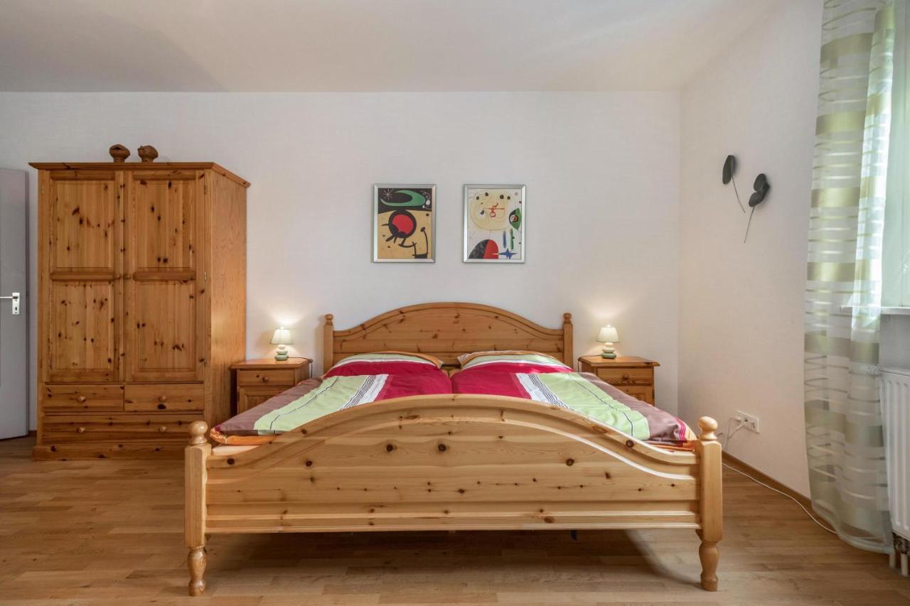 Ferienwohnung Am Schloss Heiligenborn Екстериор снимка